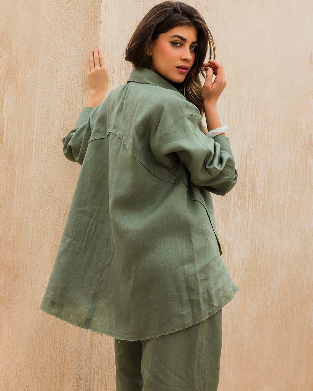 The Unfinished Linen Shirt - Olive
