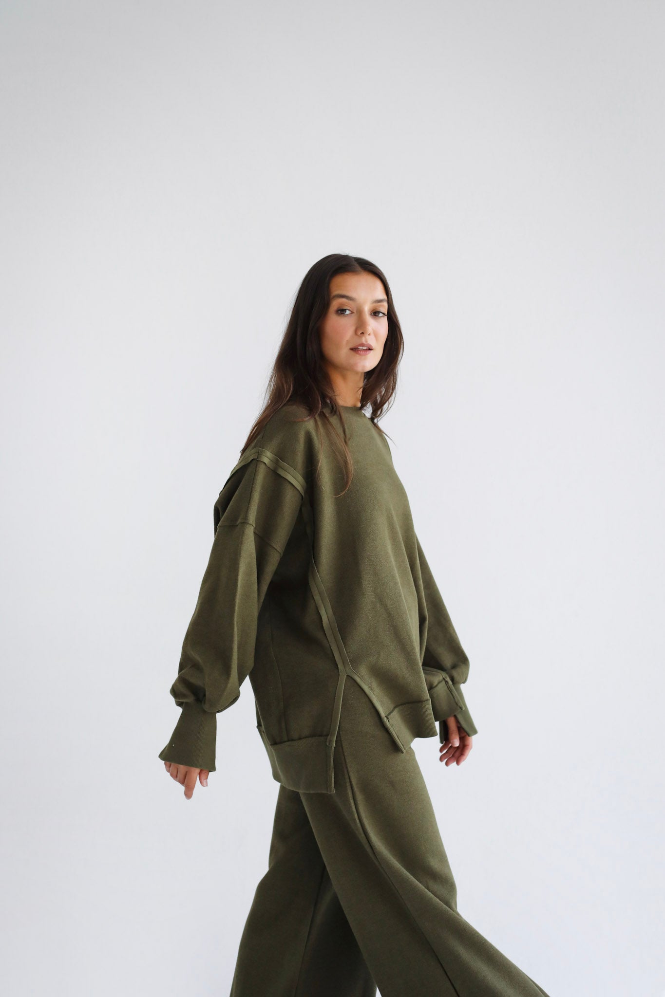 The Beyond Set Olive - Adults