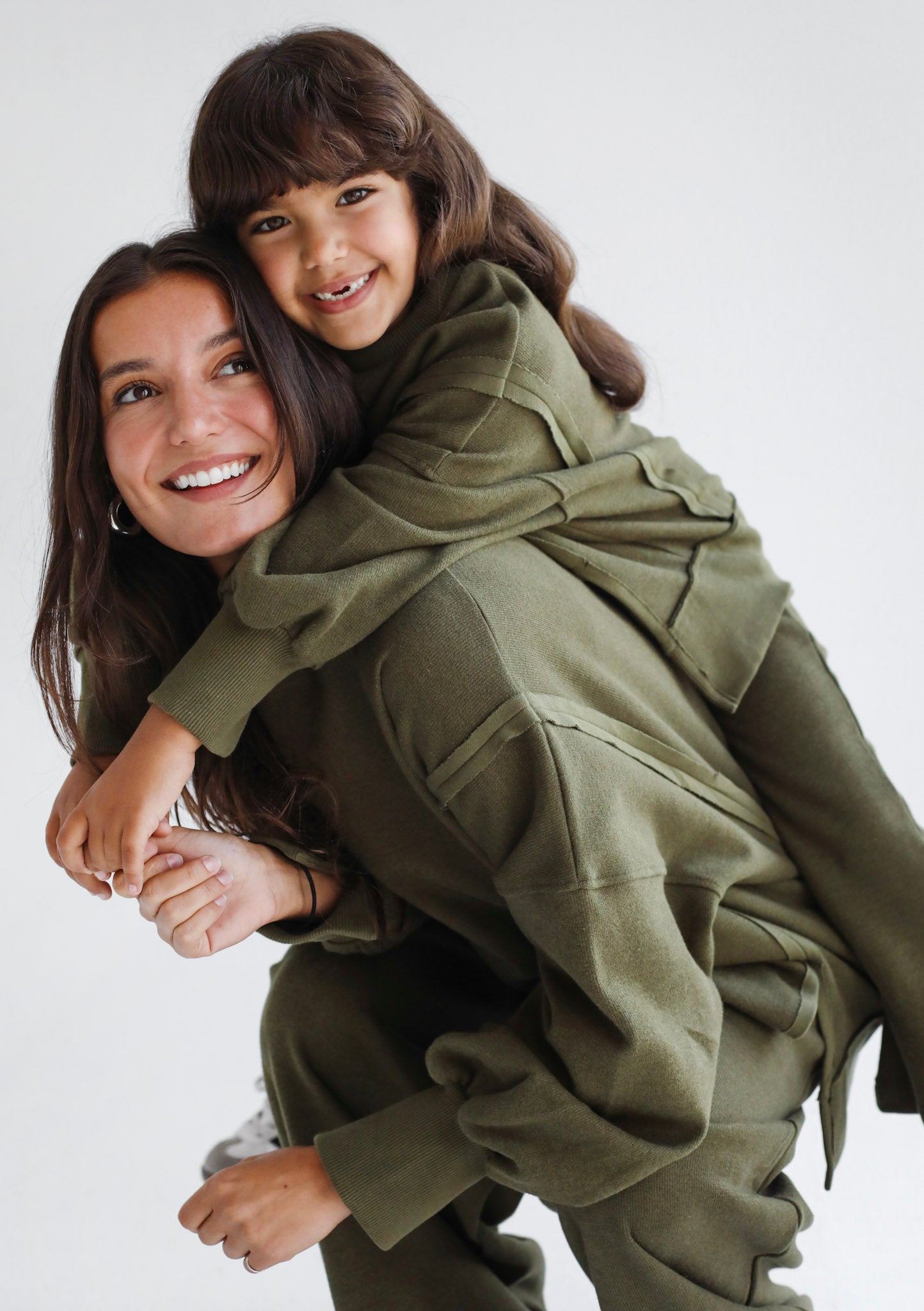 The Beyond Set Olive - Adults